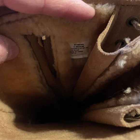 L.L. Bean Suede Leather Tan Tassel Fringe Sheepskin Boots 9 Medium Moccasin Cozy - Picture 11 of 12